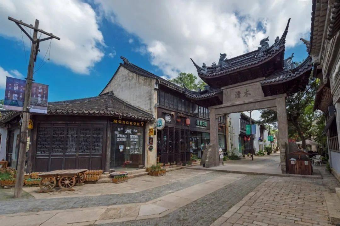迷路的可爱女宝宝
